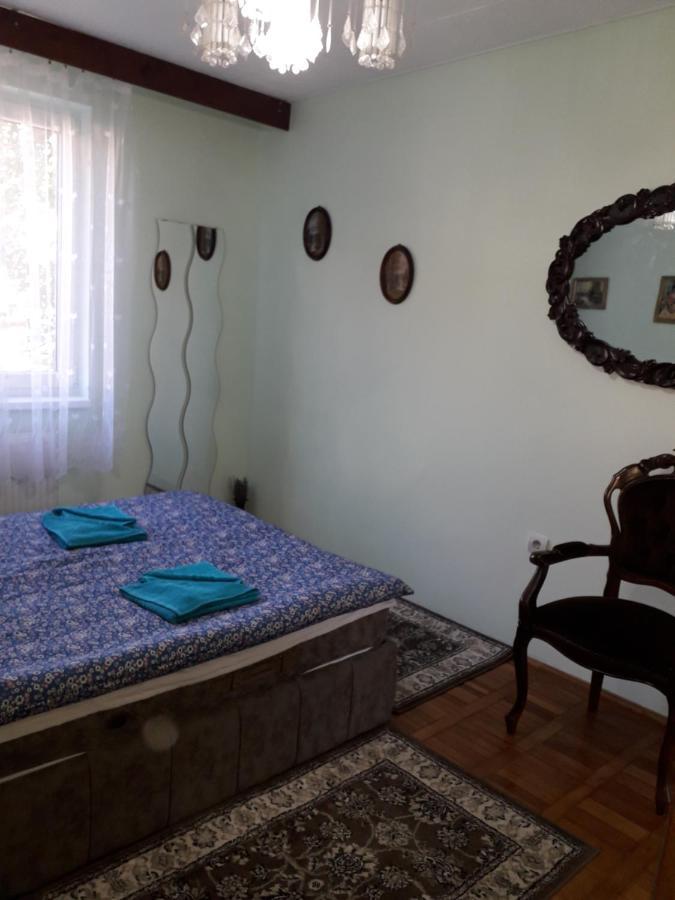 Cozy, Central 1-Bedroom Apartment In Timisoara, Romania Exterior photo