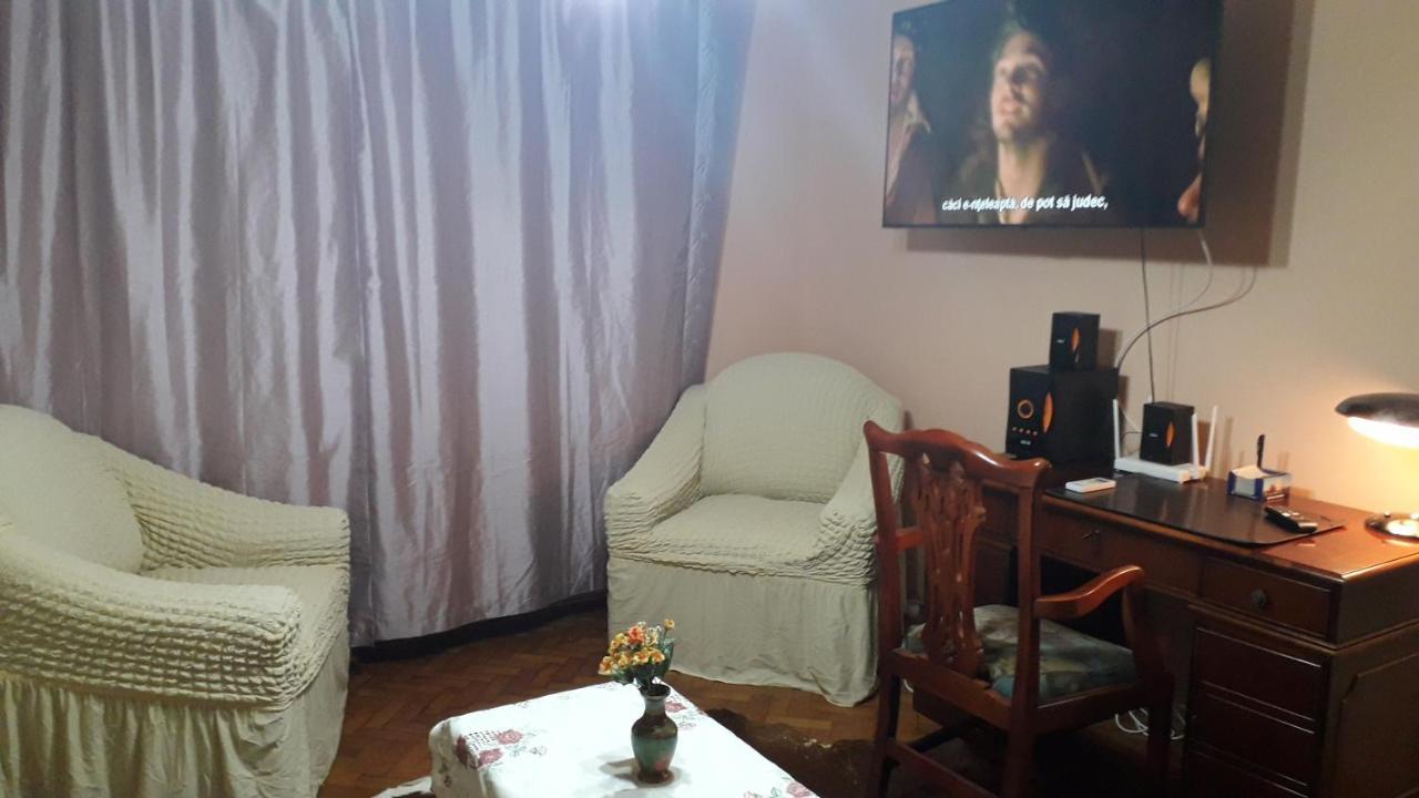 Cozy, Central 1-Bedroom Apartment In Timisoara, Romania Exterior photo