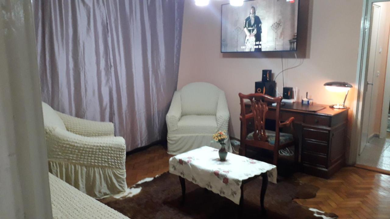 Cozy, Central 1-Bedroom Apartment In Timisoara, Romania Exterior photo